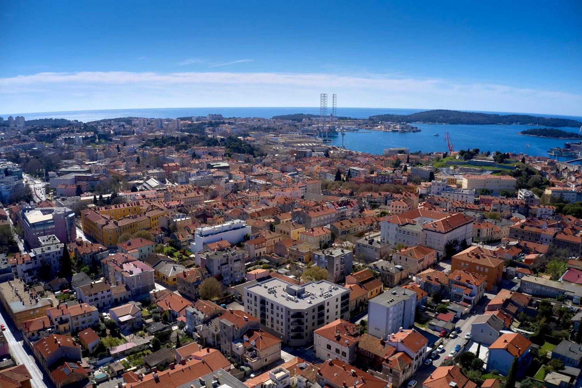 You & Me Pula With Garage Parking Exterior foto